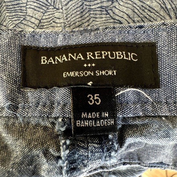 Banana Republic Mens Emerson Shorts 35 Blue‎ Leaf Print Travel Spring Break - Picture 3 of 12